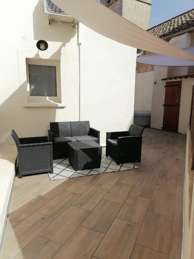 Les Toucans Sous Le Clocher. Appartement, Terrasse Et Spa. Безье Экстерьер фото